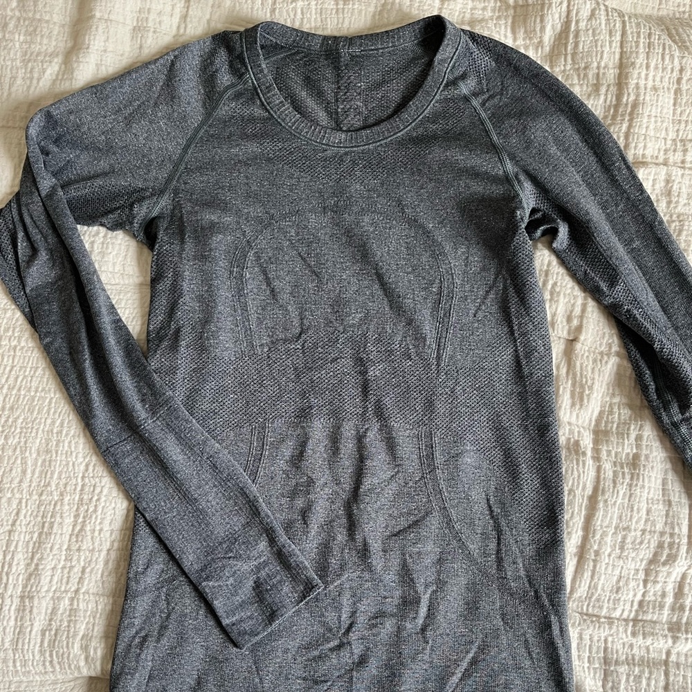 Lululemon swiftly tech long sleeve shirt